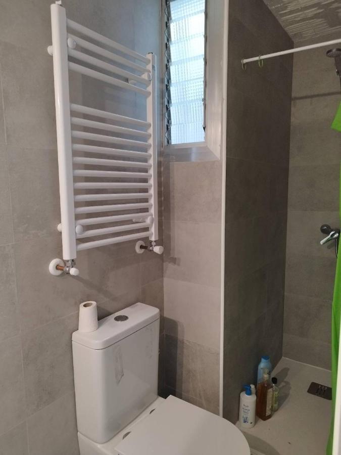 Habitaciones En Apartamento Compartido De Pozuelo de Alarcón Dış mekan fotoğraf