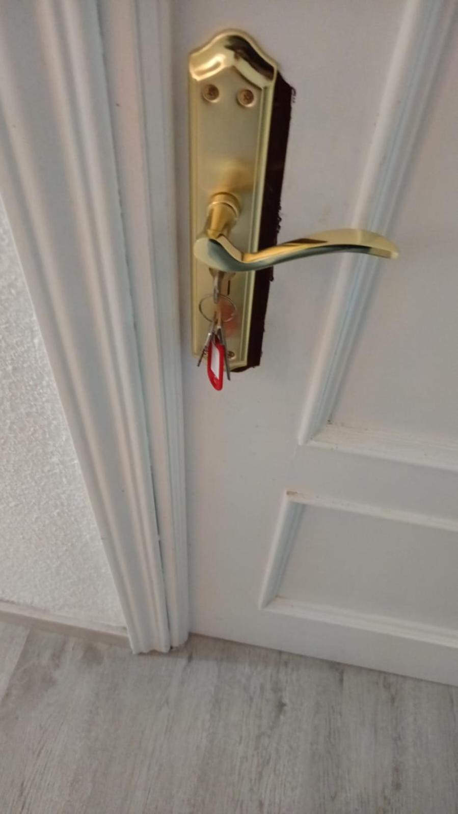 Habitaciones En Apartamento Compartido De Pozuelo de Alarcón Dış mekan fotoğraf